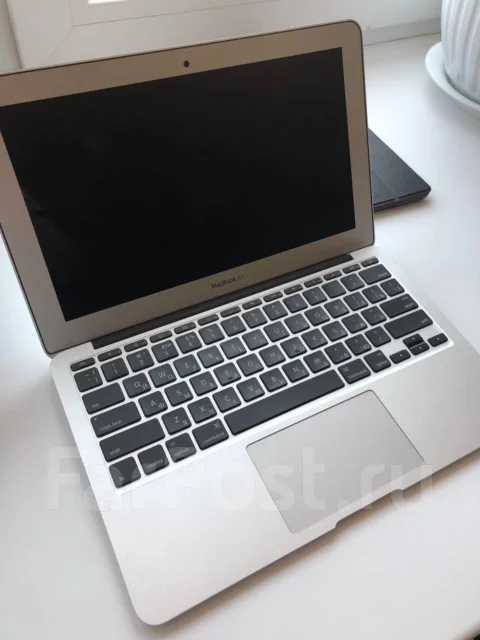 Apple MacBook Air 11 2012 Mid MD223. 11", 2,3����, ��� 4 ��, ���� 64���, WiFi: 1, Bluetooth: 1, ����������� �� 6��. ����