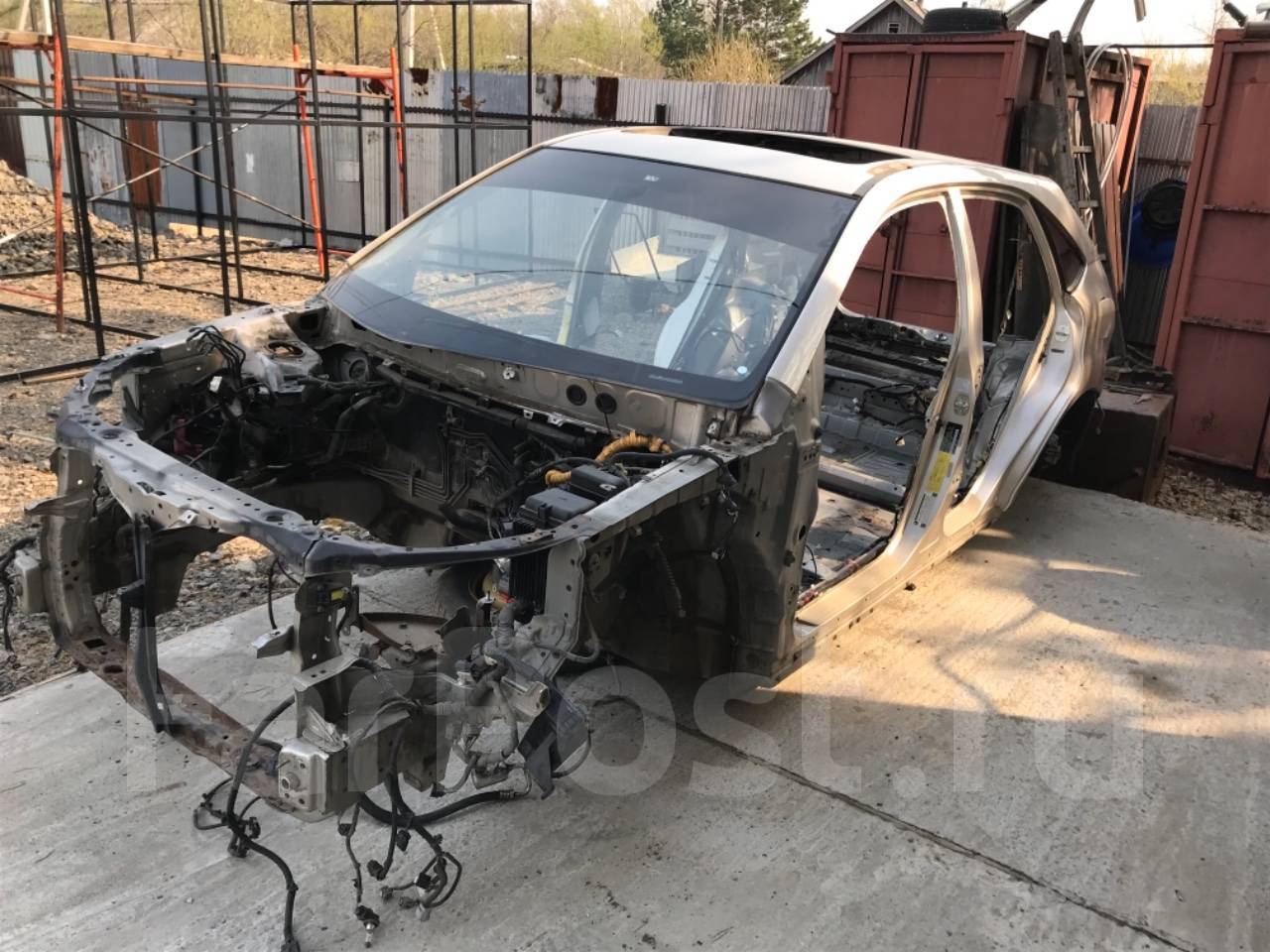 рама или кузов. детали кузова toyota regius 4wd.