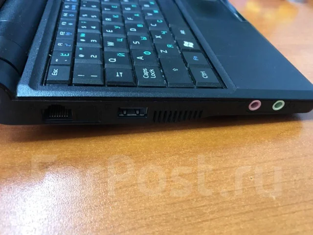 Asus Eee PC 701. 7", 1����, ��� 1024 ��, ���� 4���, WiFi: 1, ����������� �� 1��. ����