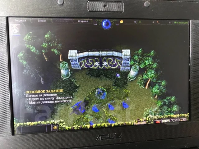 Asus Eee PC 701. 7", 1����, ��� 1024 ��, ���� 4���, WiFi: 1, ����������� �� 1��. ����