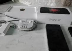 Apple iPhone SE. �/�
