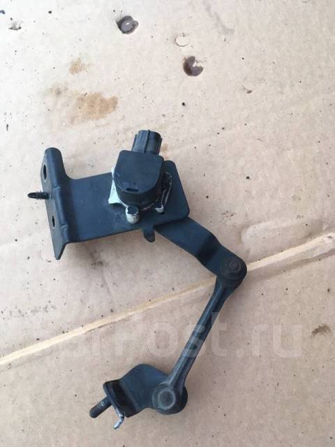 Датчик положения кузова хонда цивик 4д. Датчик положения кузова subaru forester. Ford focus 3 датчик положения кузова передний. Передний датчик положения кузова. Передний датчик положения кузова.