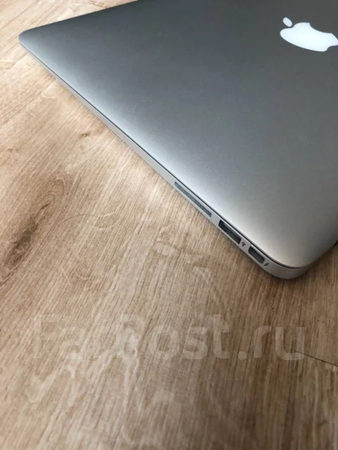 Apple MacBook Air 13 2011 Mid. 13.1", 1,7����, ��� 4 ��, ���� 120���, WiFi: 1, Bluetooth: 1, ����������� �� 1��. ����