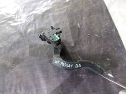 Педаль газа. Volkswagen Passat, 3B2, 3B3, 3B5, 3B6 Двигатели: ACK, ADP, ADR, AEB, AFB, AFN, AGZ, AHL, AHU, AJM, AKN, ALG, ALT, ALZ, AMX, ANA, ANB, ANQ...