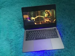 Apple MacBook Pro 13 2018. 13", 3,1����, ��� 8 ��, ���� 256���, WiFi, Bluetooth, ����������� �� 10��. ����