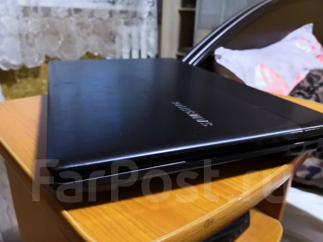 Samsung 300E5C. 15.6", 2,2����, ��� 2048 ��, ���� 320���, WiFi: 1, Bluetooth: 1, ����������� �� 1��. ����