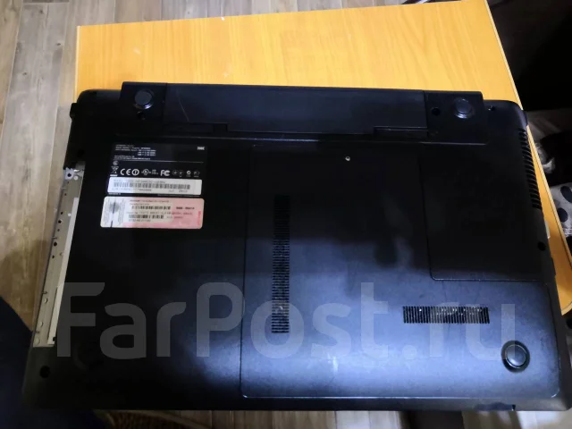 Samsung 300E5C. 15.6", 2,2����, ��� 2048 ��, ���� 320���, WiFi: 1, Bluetooth: 1, ����������� �� 1��. ����
