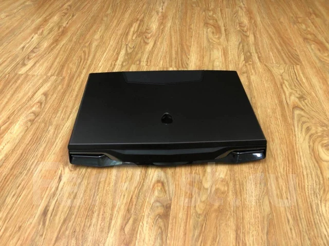 Dell Alienware. 18", WiFi: 1, Bluetooth: 1 ����