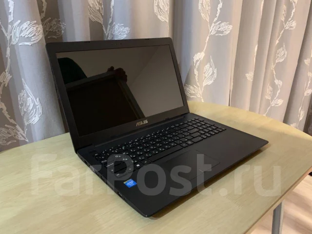 Asus X553M. 15.6", 1,8����, ��� 4 ��, ���� 930���, WiFi: 1, Bluetooth: 1 ����