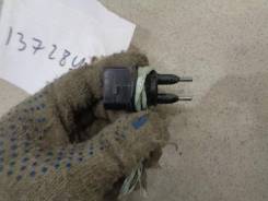 Датчик уровня в бачок омывателя Audi A6 C5 1997-2004 Номер OEM 7M0919376