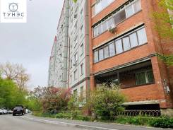 4-комнатная, улица Русская 11 во Владивостоке 4-комнатная, улица Русская 11. Вторая речка, проверенное агентство, 114 кв. м. Дом снаружи