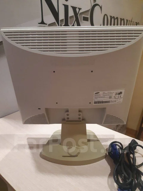 Samsung. 17" ����