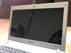 Samsung Q330. 13.3", 2,3����, ��� 2048 ��, ���� 232���, WiFi, Bluetooth, ����������� �� 3��. ����