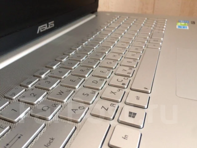 Asus N. 17", 2,4����, ��� 6 ��, ���� 600���, WiFi: 1, Bluetooth: 1, ����������� �� 5��. ����