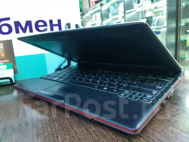 Samsung N145. 10.1", 1,7����, ��� 2048 ��, ���� 160���, WiFi: 1, Bluetooth: 1, ����������� �� 3��. ����