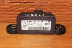 Датчик ускорения. Mercedes-Benz GLK-Class, X204 Mercedes-Benz SLK-Class, R172, R172.403, R172.434, R172.438, R172.447, R172.448, R172.457, R172.475 Me...