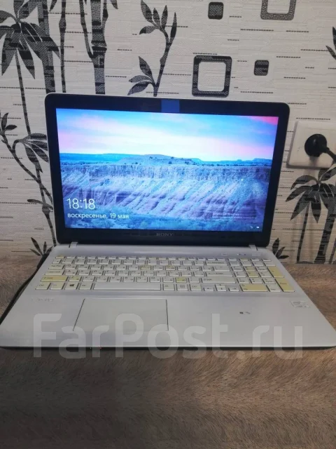 Sony VAIO. 15.5", 1,8����, ��� 4 ��, ���� 500���, WiFi: 1, Bluetooth: 1, ����������� �� 6��. ����