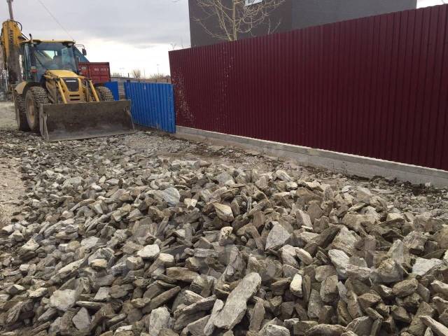 Дорога гравий. Отсыпать участок песком. Грунт для отсыпки участка. Отсыпка тюмень. Скальник для отсыпки.