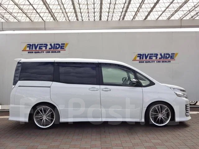 Toyota Voxy. �������, 4wd, 2.0 (152��.�.), ������, 36����. ��. ��� ����� �� ������������ ����