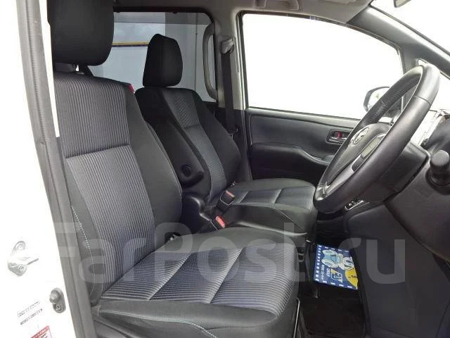 Toyota Voxy. �������, 4wd, 2.0 (152��.�.), ������, 36����. ��. ��� ����� �� ������������ ����