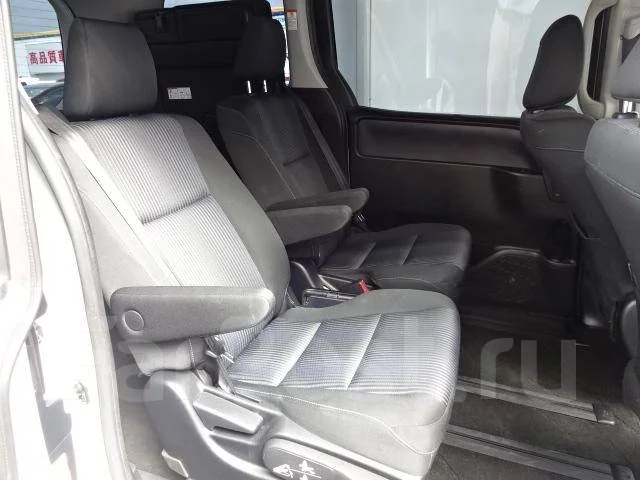 Toyota Voxy. �������, 4wd, 2.0 (152��.�.), ������, 36����. ��. ��� ����� �� ������������ ����