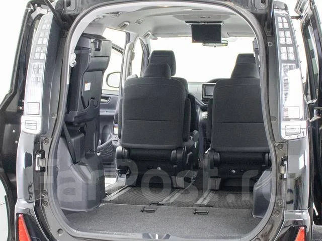 Toyota Voxy. �������, ��������, 2.0 (152��.�.), ������, 68����. ��. ��� ����� �� ������������ ����