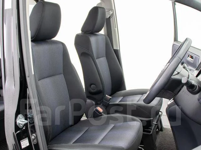 Toyota Voxy. �������, ��������, 2.0 (152��.�.), ������, 68����. ��. ��� ����� �� ������������ ����
