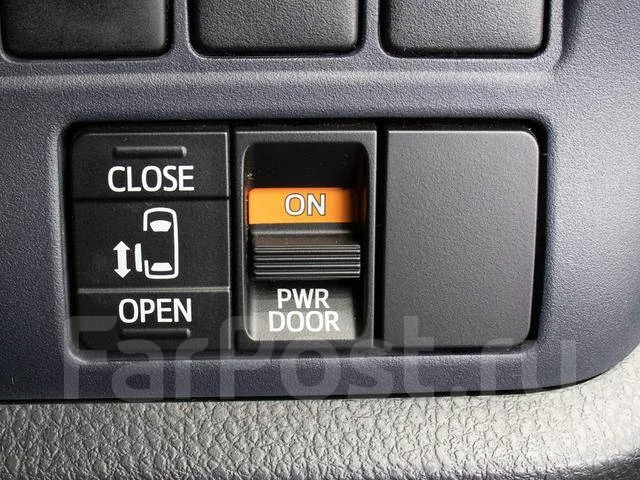 Toyota Voxy. �������, ��������, 2.0 (152��.�.), ������, 68����. ��. ��� ����� �� ������������ ����