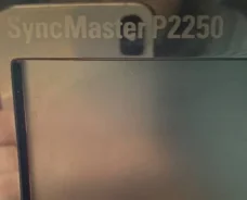 Samsung. 21.5", ���������� �� (LCD)