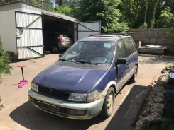 Mitsubishi Space Runner. PERBOE POKOLENIE ����