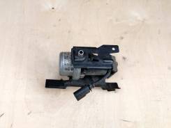Насос вакуумный. Volkswagen Passat, 3B3, 3B6 Volkswagen Touareg, 7L6, 7LA Volkswagen Phaeton, 3D2, 3D8 Audi: A6 allroad quattro, A8, A4, S6, A6, S8, R...