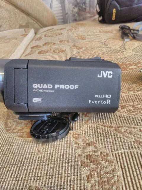 JVC Everio GZ-E100 ����