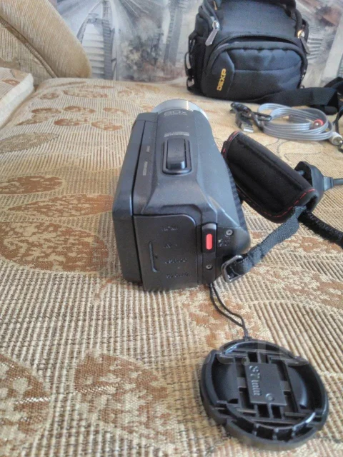 JVC Everio GZ-E100 ����