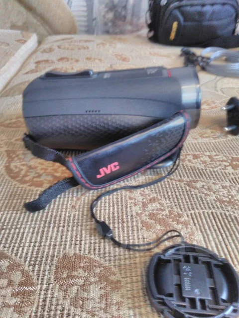 JVC Everio GZ-E100 ����
