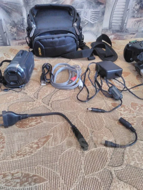 JVC Everio GZ-E100 ����