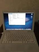 Apple MacBook 13 2008 Early. 13", 2,1����, ��� 2048 ��, ���� 256���, WiFi: 1, Bluetooth: 1, ����������� �� 1��. ����