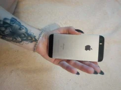 Apple iPhone SE. �/�, 32 ��, �����, 4G LTE