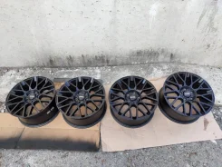 Momo Revenge. 8.0x17", 4x114.3, ET45, �� 67,1���. ����
