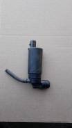 Насос омывателя. Toyota Yaris, NLP10, SCP10, SCP12 Toyota Avensis, ADT250, ADT251, AT220, AT221, AZT220, AZT250, AZT251, AZT255, CDT220, CDT250, CT220...