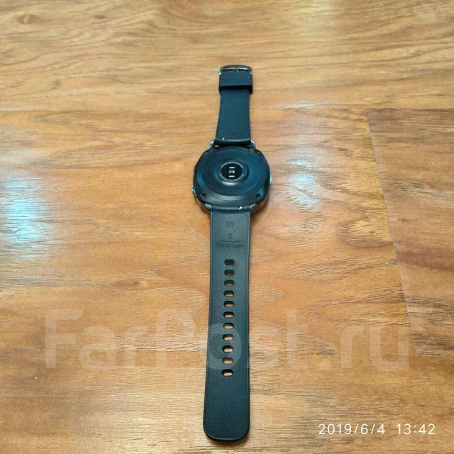 Samsung Gear Sport. GPS, NFC, IP67 ����