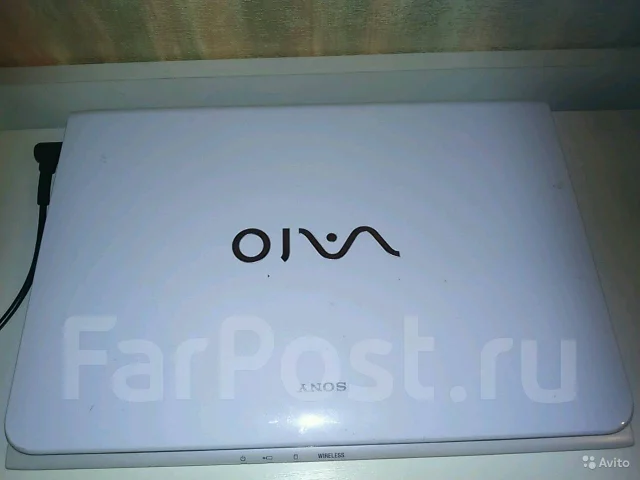 Sony VAIO SVE1113M1R. 11.6", 1 750����, ��� 4 ��, ���� 500���, WiFi: 1, Bluetooth: 1 ����