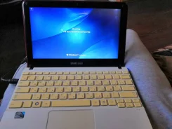 Samsung NC110. 11", 24����, ��� 2048 ��, ���� 1���, WiFi: 1, Bluetooth: 1, ����������� �� 3��. ����