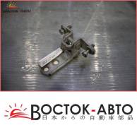 Крепление боковой двери Mitsubishi Lancer Cedia CS5W 1NZFE (MR302271)