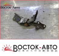 Крепление капота Nissan Cefiro A32 VQ20DE (6540140U00,6540040U00)