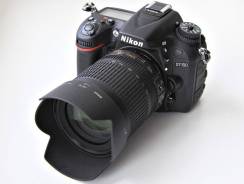 Nikon D7100. :   