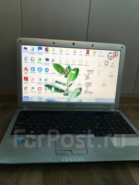 Samsung R530. 15.6", 2,3����, ��� 4 ��, ���� 111���, WiFi: 1, Bluetooth: 1, ����������� �� 2��. ����