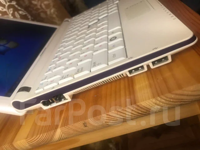 Samsung NC10. 10.1", 1,6����, ��� 512 ��, WiFi: 1, Bluetooth: 1, ����������� �� 3��. ����