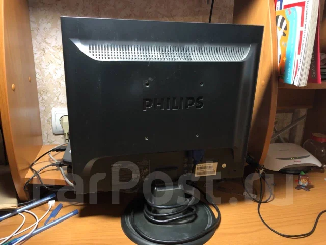 Philips. 17" ����