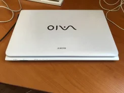 Sony VAIO SVE151D11V. 15.5", 2,4����, ��� 4 ��, ���� 500���, WiFi: 1, Bluetooth: 1 ����