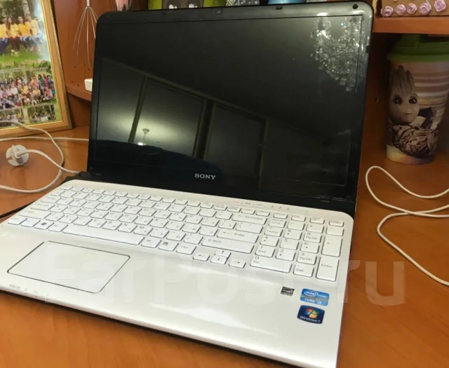 Sony VAIO SVE151D11V. 15.5", 2,4����, ��� 4 ��, ���� 500���, WiFi: 1, Bluetooth: 1 ����